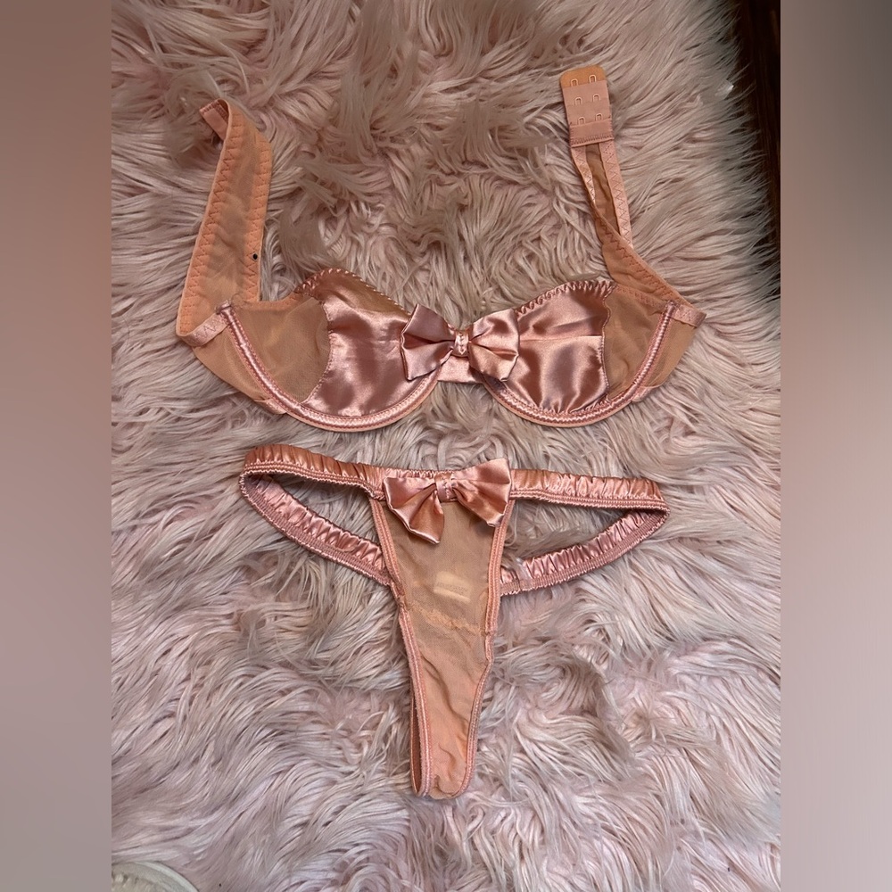 Bandeau top high cut lingerie set